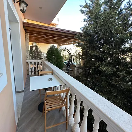 Arial * Vlorë
